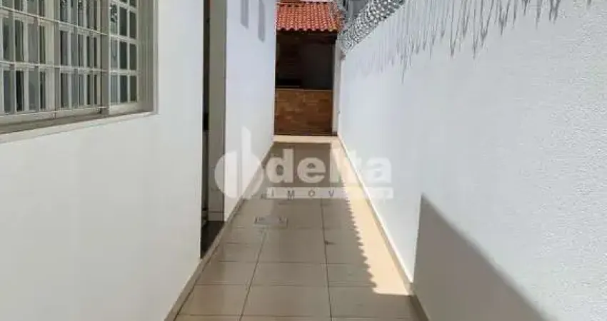 Casa residencial disponível para venda no bairro Vigilato Pereira em Uberlândia-MG