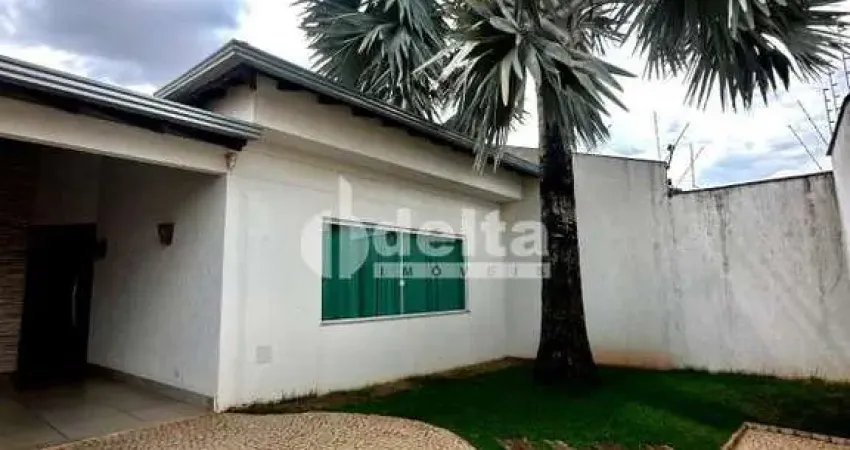 Casa residencial  disponível para venda no bairro Santa Mônica em Uberlândia-MG