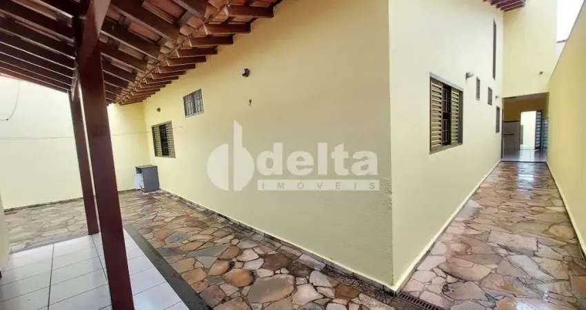 Casa residencial disponível para venda no bairro Vigilato Pereira em Uberlândia-MG