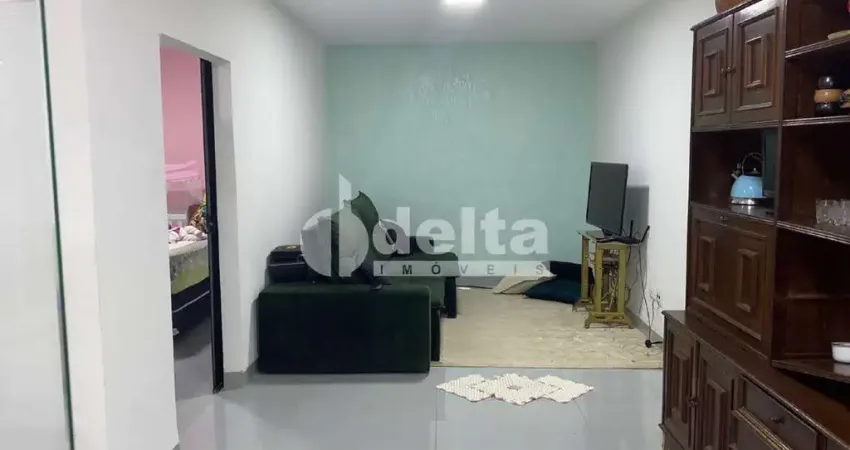Casa residencial disponível para venda no bairro Jardim Ipanema em Uberlândia-MG