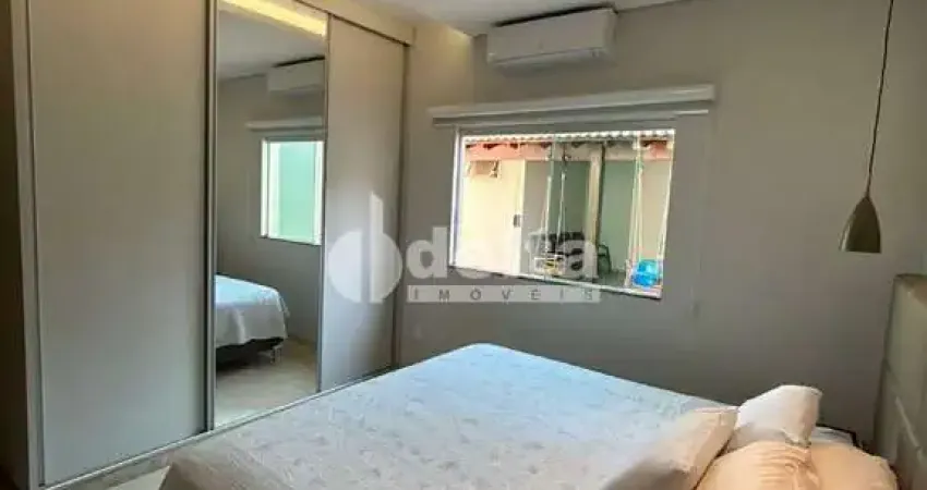 Casa residencial disponível para venda no bairro Alto Umuarama em Uberlândia-MG
