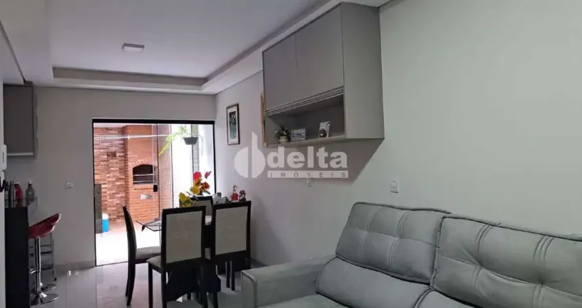 Casa residencial estilo sobrado disponível para venda no bairro Novo Mundo em Uberlândia-MG