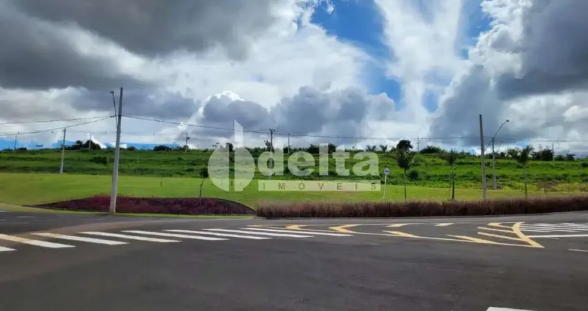 Terreno no condomínio disponível para venda no bairro Granja Marileusa em Uberlândia-MG