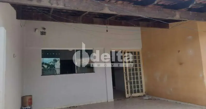 Casa residencial disponível para venda no bairro Alto Umuarama em Uberlândia-MG