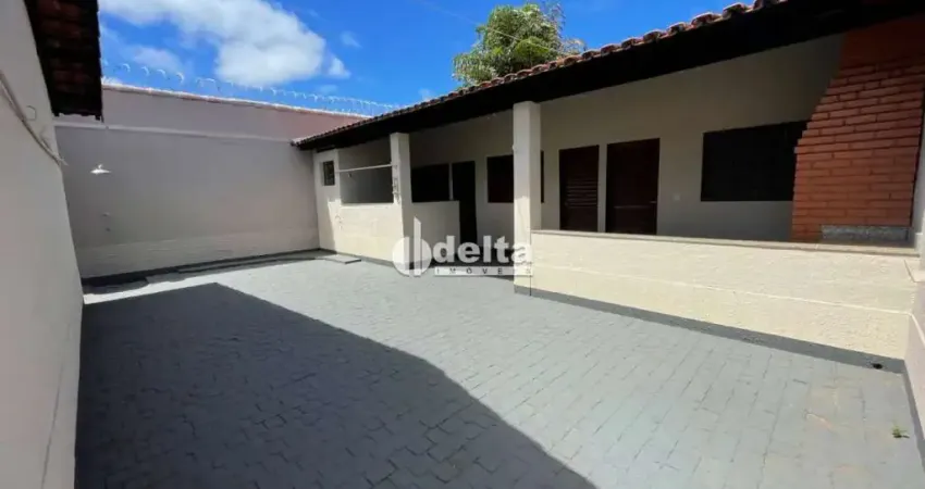 Casa residencial disponível para venda no bairro Santa Mônica em Uberlândia-MG