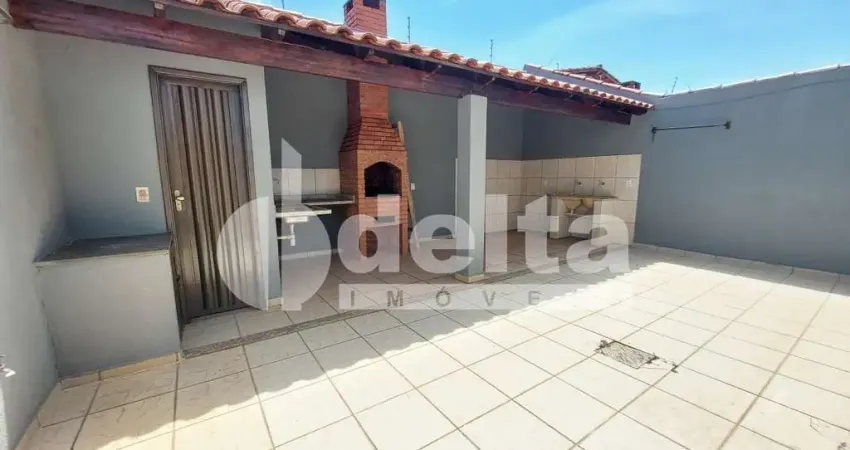 Casa residencial disponível para venda no bairro Segismundo Pereira em Uberlândia-MG