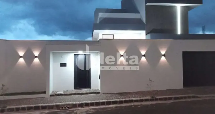 Casa residencial disponível para venda no bairro Jardim Colina em Uberlândia-MG