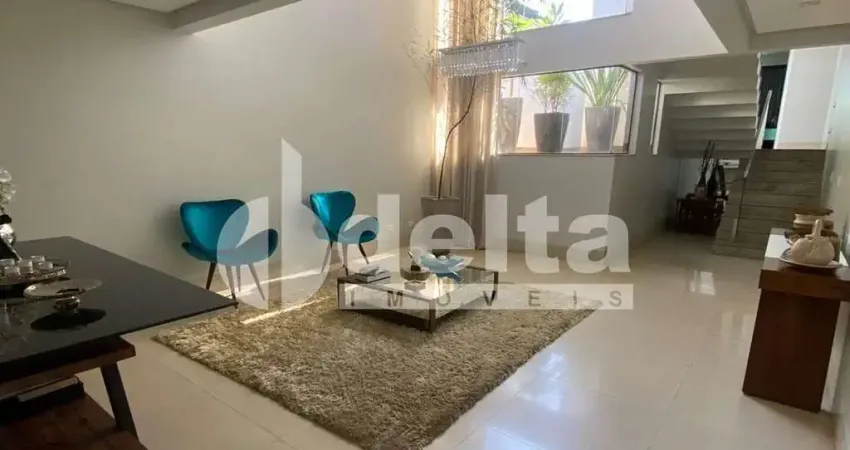 Casa residencial disponível para venda no bairro Jardim Colina em Uberlândia-MG