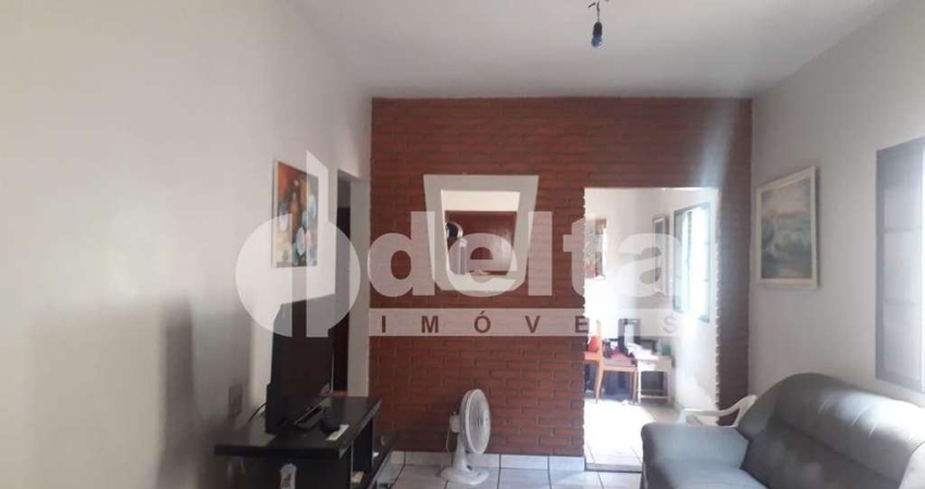 Casa residencial disponível para venda no bairro Saraiva em Uberlândia-MG.