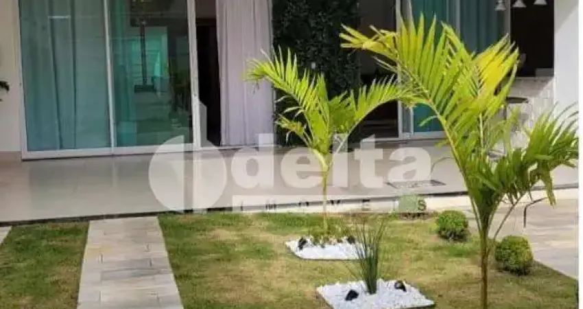 Casa residencial disponível para venda no Bairro Jardim Patrícia em Uberlândia-MG