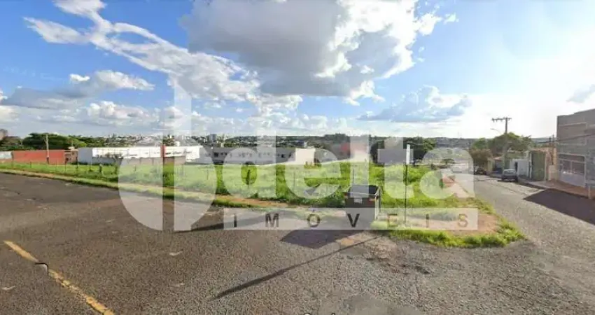 Terreno disponível 420 m² para venda no bairro Osvaldo Rezende em Uberlândia-MG