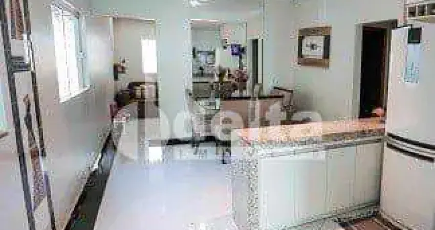 Casa residencial disponível para venda no bairro santa mônica em uberlândia-mg