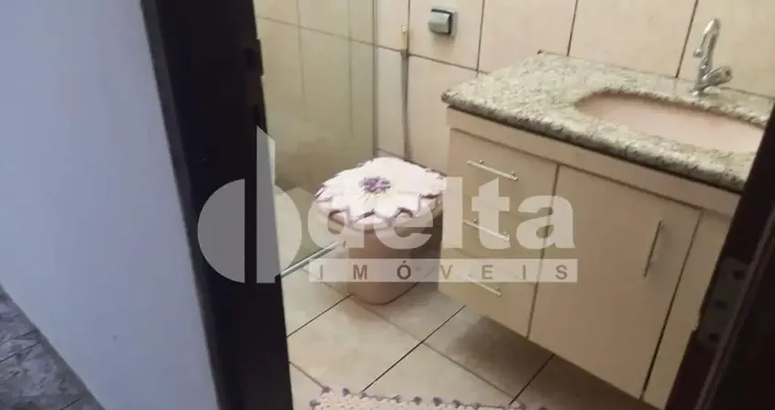 Casa Residencial disponível para venda no bairro Cidade Jardim em Uberlândia-MG