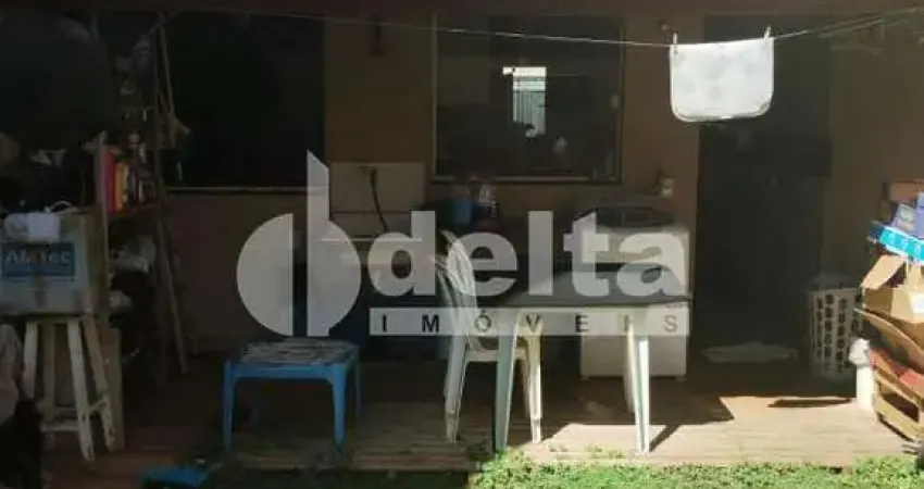 Casa residencial disponível para venda no bairro Novo Mundo em Uberlândia-MG