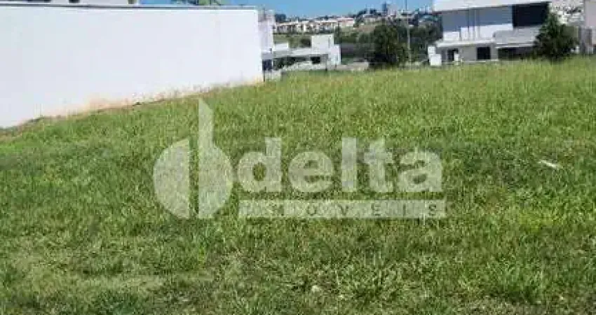 Terreno em condomínio disponível para venda no bairro Granja Marileusa em Uberlândia-MG