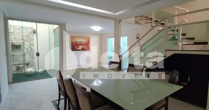Casa residencial disponível para venda no bairro Nova Uberlândia em Uberlândia-MG