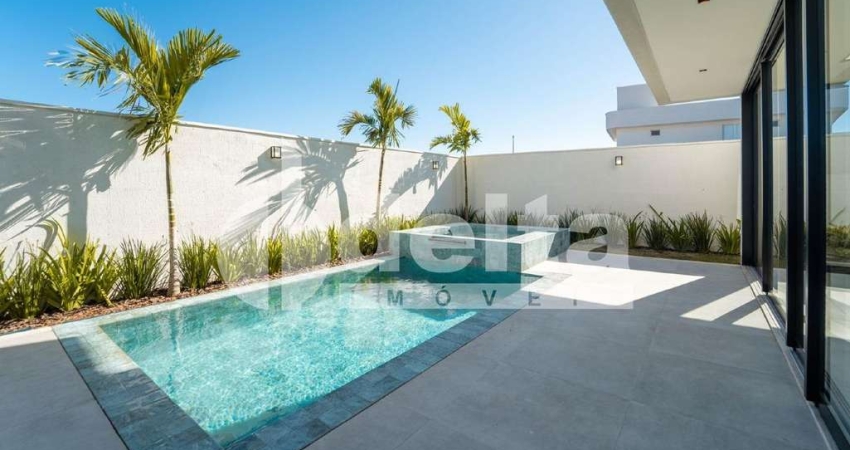 Casa no condomínio Jardim Versailles disponível para venda em Uberlândia-MG