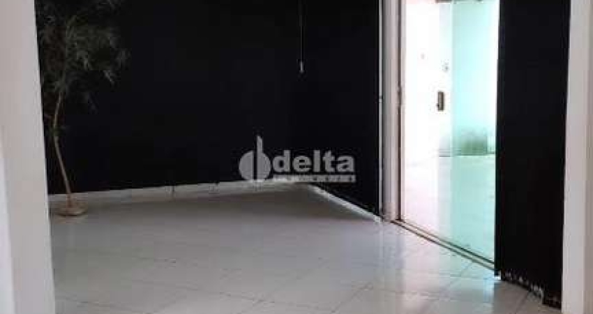 Casa residencial disponível para venda no bairro São Jorge em Uberlândia-MG