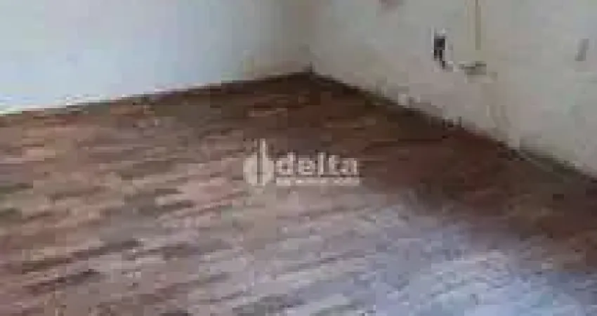 Casa Residencial disponível para venda no bairro Santa Mônica em Uberlândia-MG