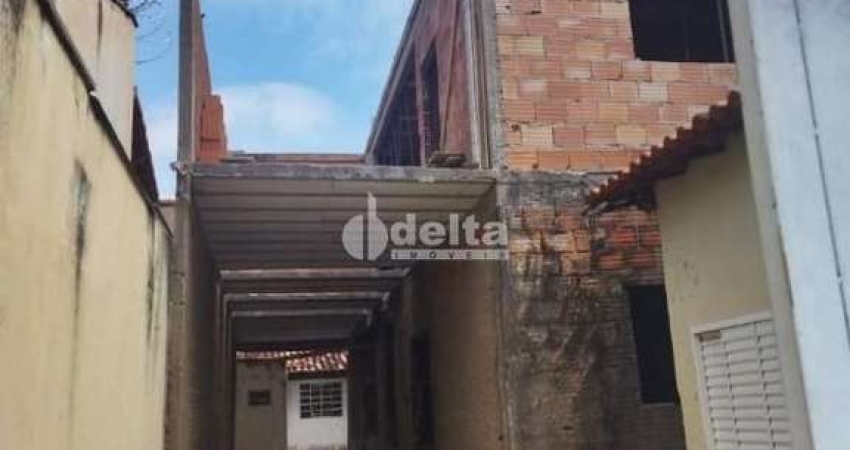 Casa residencial disponível para venda no Bairro Jardim Patrícia em Uberlândia-MG