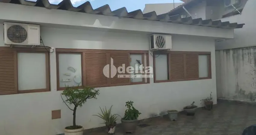 Casa residencial disponível para venda no bairro Lídice em Uberlândia-MG