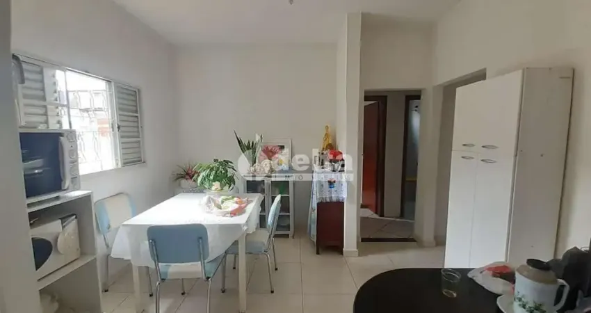 Casa residencial disponível para venda no bairro Alto Umuarama em Uberlândia-MG