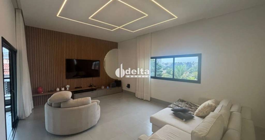 Casa Residencial disponível para locação e venda no bairro Cidade Jardim em Uberlândia-MG