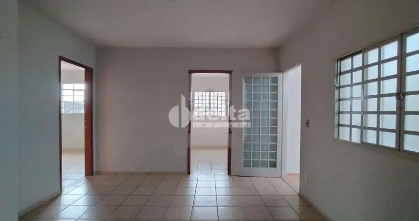 Casa residencial disponível para venda no bairro Nossa Senhora Aparecida em Uberlândia-MG