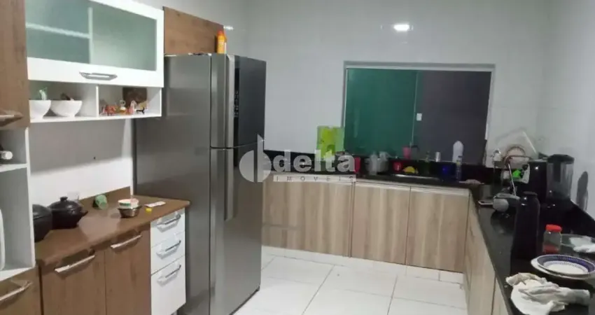 Casa residencial disponível para venda no bairro Jardim Brasília em Uberlândia-MG