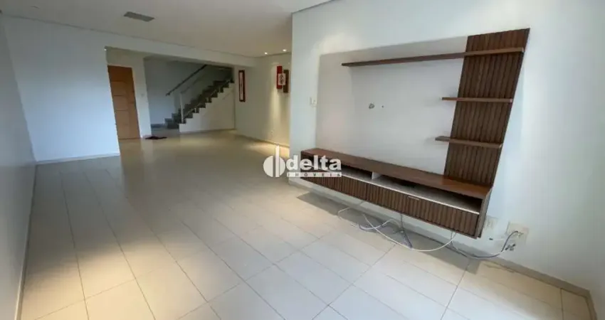 Cobertura disponível para locação no bairro Santa Mônica em Uberlândia-MG