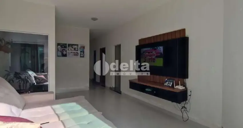 Casa residencial disponível para venda no bairro Laranjeiras em Uberlândia-MG