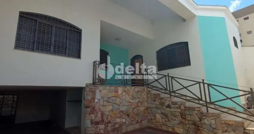 Casa residencial disponível para venda no bairro Tabajaras em Uberlândia-MG