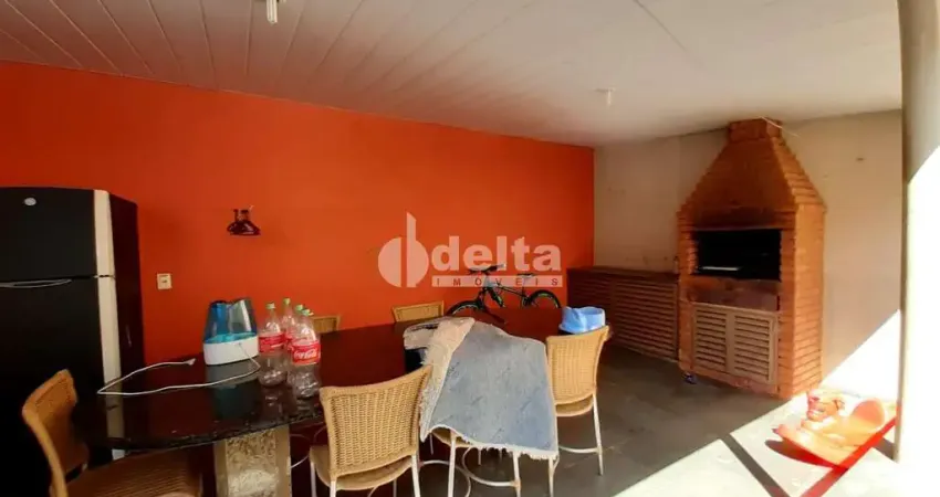 Casa residencial disponível para locação e venda no bairro Presidente Roosevelt em Uberlândia-MG