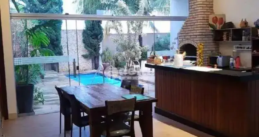 Casa no condomínio Carmel disponível para venda em Uberlândia-MG