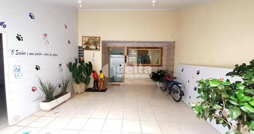 Casa residencial disponível para venda no bairro Jardim das Palmeiras em Uberlândia - MG