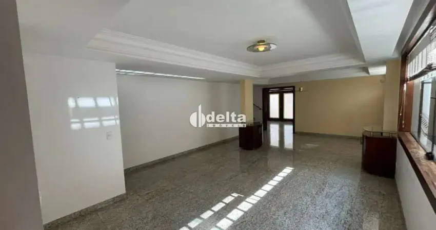 Casa residencial disponível para venda no bairro Umuarama em Uberlândia-MG