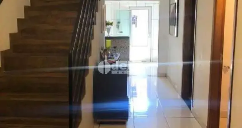 Casa residencial disponível para venda no bairro Santa Rosa em Uberlândia-MG