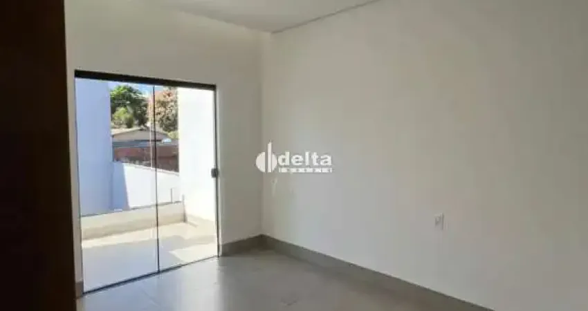 Casa Residencial disponível para venda no bairro Santa Mônica em Uberlândia-MG