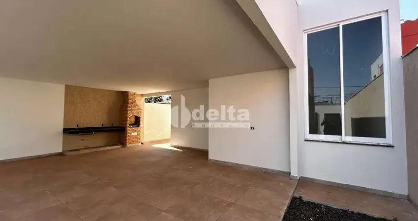 Casa Residencial disponível para venda no bairro Santa Mônica em Uberlândia-MG
