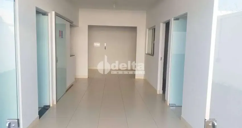 Casa residencial disponível para venda no Bairro Jardim Patrícia em Uberlândia-MG