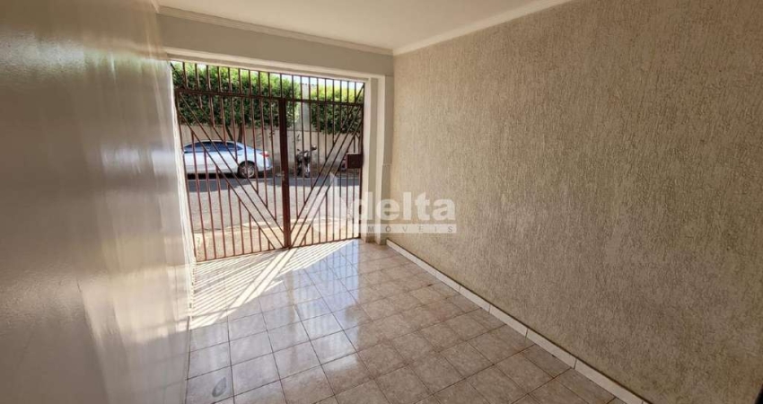 Casa residencial disponível para venda no bairro Nossa Senhora Aparecida em Uberlândia-MG
