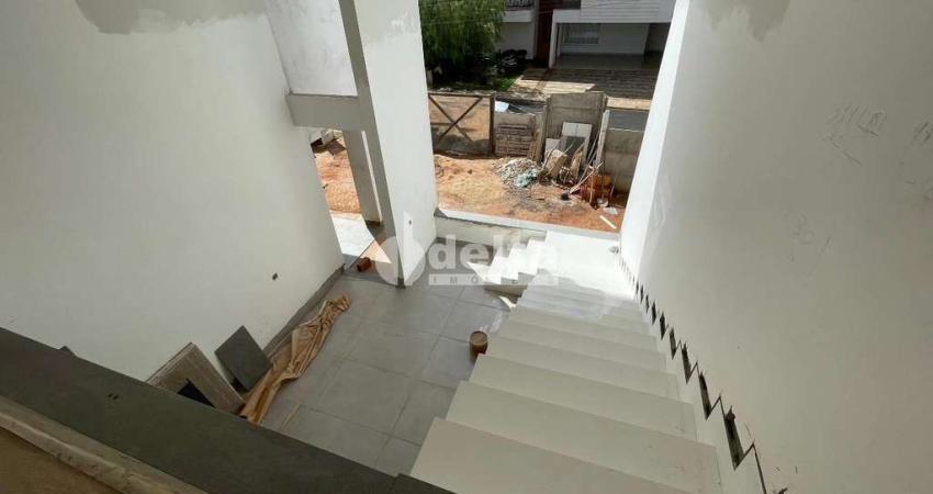 Casa no condomínio Jardins Roma disponível para venda em Uberlândia-MG