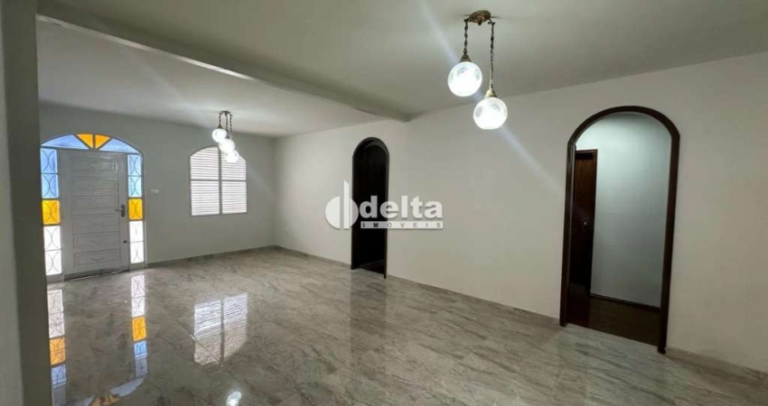 Casa residencial disponível para venda no bairro Centro em Uberlândia-MG