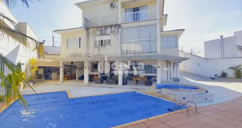 Casa residencial disponível para venda no bairro Vigilato Pereira em Uberlândia-MG