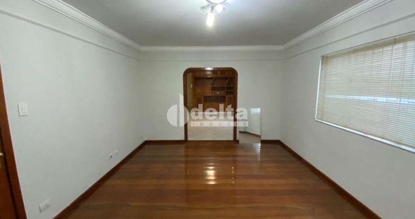 Casa residencial disponível para venda no bairro Centro em Uberlândia-MG