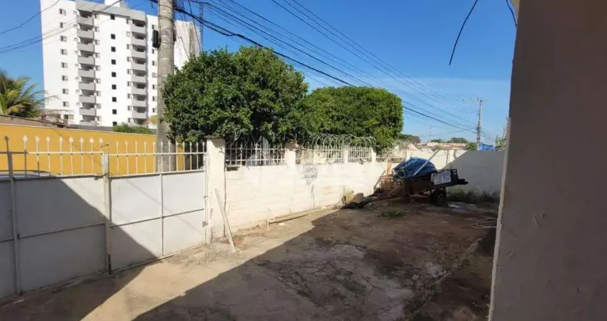Casa residencial disponível para venda no bairro Presidente Roosevelt em Uberlândia-MG