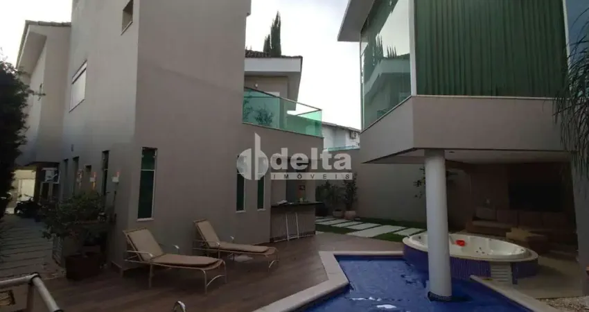 Casa residencial disponível para venda no bairro Jardim Colina em Uberlândia-MG