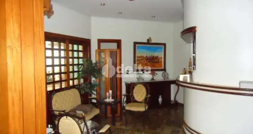 Casa residencial disponível para venda no bairro Fundinho em Uberlândia-MG