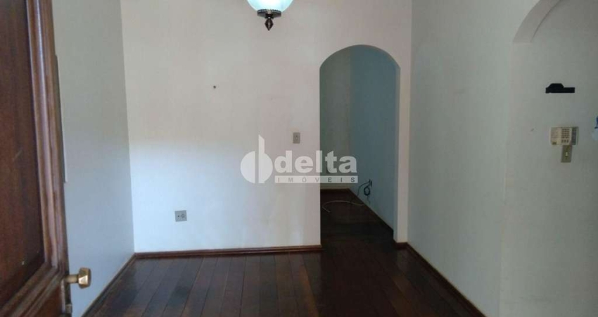 Casa residencial disponível para venda no bairro Tabajaras em Uberlândia-MG