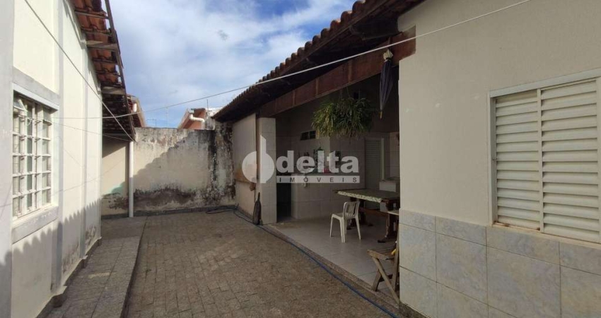 Casa residencial disponível para venda no bairro Jardim América II em Uberlândia-MG